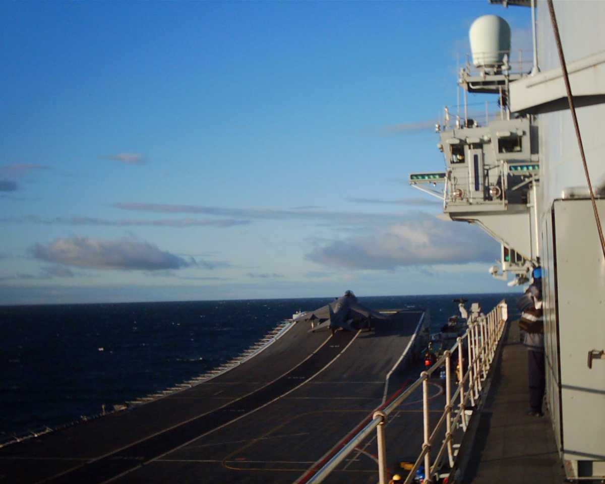 On board HMS Invincible, November 2003 - Aeromodellers Forum ...